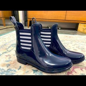 Brand new London Fog rain booties in navy blue, size 6